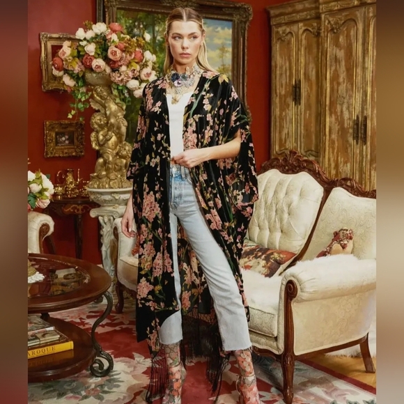 ARATTA Holiday Garden Velvet Black & Floral Kimono with Fringe. OS NWT MSRP $222 - Picture 3 of 11